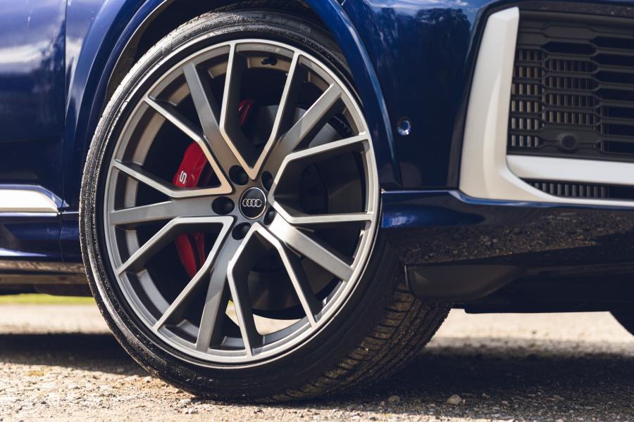  Audi SQ7 TDI (4M) 2019 года  (UK) (фото 15 из 46)